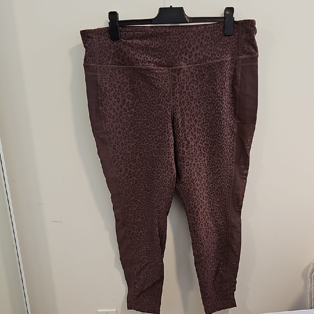 Elegant Leopard Print Leggings